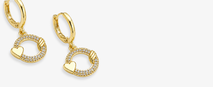Aretes Gold Filled con diseño moderno y detalles brillantes